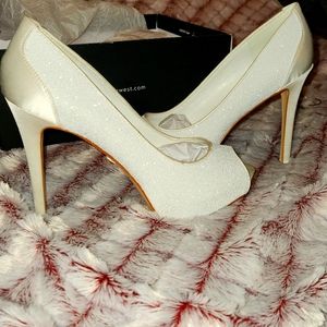White textured heels with light gray satin inner Size 9.5